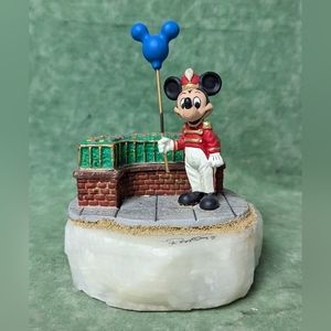 Ron Lee DISNEY MICKEY MOUSE AND BALLOON statue